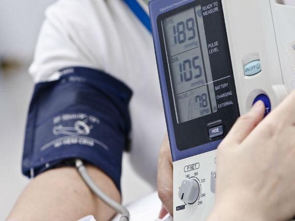 Kali trong sữa chua giúp đẩy mạnh lượng natri dư ra khỏi cơ thể. Do đó, nó giúp giảm huyết áp và giữ bạn có trái tim khỏe mạnh. Ảnh: Boldsky.