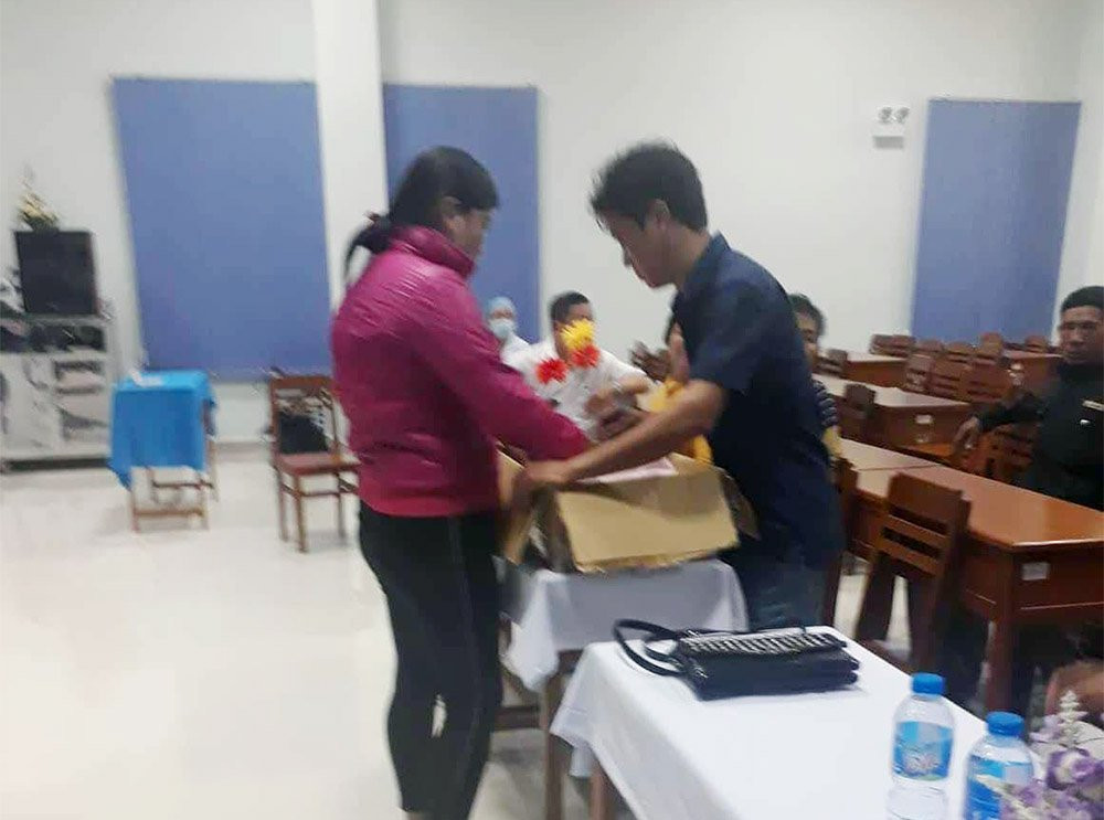 Cap song sinh chet bat thuong, nguoi nha mang thi the den BV truy trach nhiem