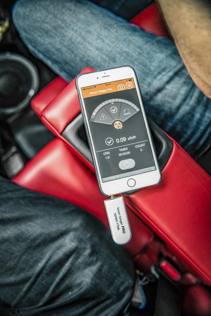 "Nếu bạn thắc mắc việc chúng đến đây có an toàn hay không, tại sao chúng tôi lại không mặc đồ bảo hộ hay liệu chúng tôi có bị cách ly trong một tháng hay không, cho phép tôi cung cấp tới bạn một vài con số", Jack Rix viết. Anh này sử dụng một thiết bị suất liều kế có tên Geiger cắm trực tiếp vào điện thoại. Thiết bị này liên tục kiểm tra suất liều bức xạ trong suốt hành trình.