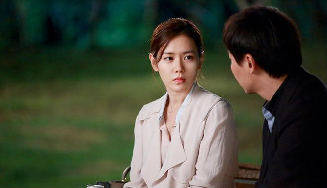 Phụ nữ bà tám khiến đàn ông chạy dài, không muốn yêu đương gì nữa - Ảnh minh họa: Internet.