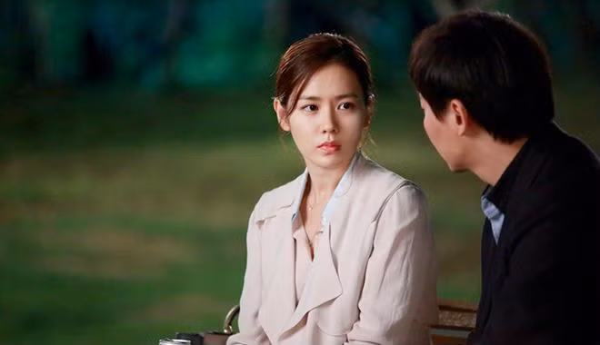 Phụ nữ bà tám khiến đàn ông chạy dài, không muốn yêu đương gì nữa - Ảnh minh họa: Internet.