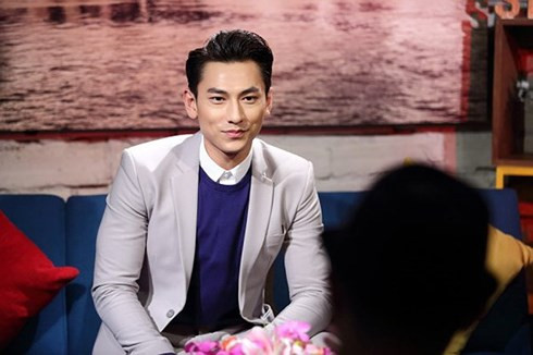 Khi xuất hiện ở các sự kiện, anh chàng này thường chọn các bộ vest lịch lãm.