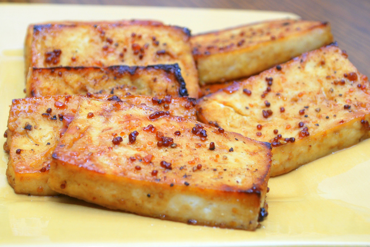 Đậu phụ là một lựa chọn protein đặc biệt khả thi nếu bạn tránh ăn thực phẩm động vật.