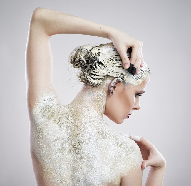 Các thành phần như mật ong, chanh, bơ, dầu ô liu cũng là một số nguyên liệu có thể được sử dụng để làm mặt nạ tóc.