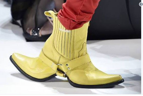 Những đôi ủng kỳ quặc này đã bị “thất sủng” ngay từ khi mới ra đời.