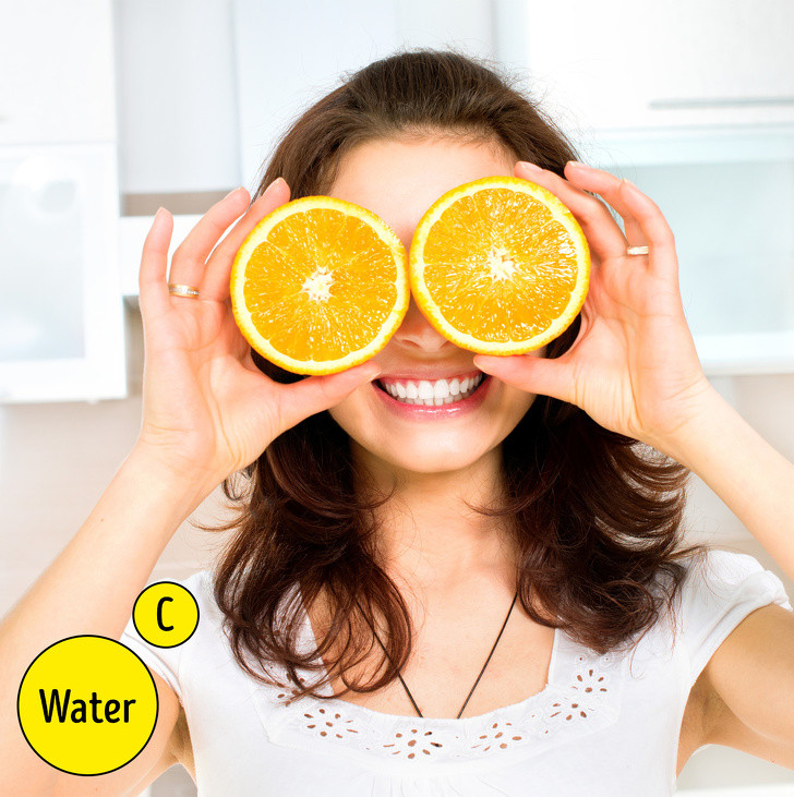 Cam chứa đầy vitamin C và nước giữ cho làn da săn chắc và ngăn ngừa nếp nhăn.