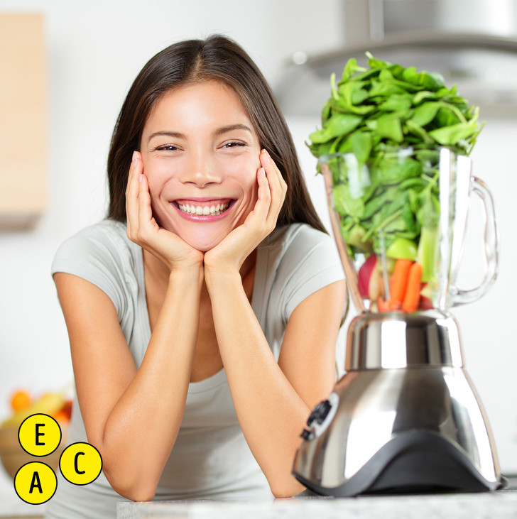 Các loại rau lá xanh như rau bina và cải xoăn chứa nhiều vitamin giúp làn da duy trì độ ẩm, đầy đặn, không bị nhăn và không bị đốm.