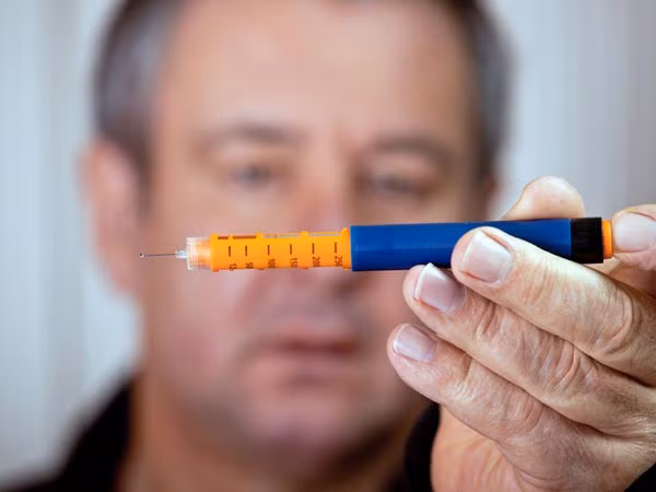 Mật ong làm giảm nguy cơ mắc bệnh tiểu đường. Nếu một người mắc tiểu đường uống mật ong mỗi đêm, nó sẽ giúp làm giảm mức đường trong máu.