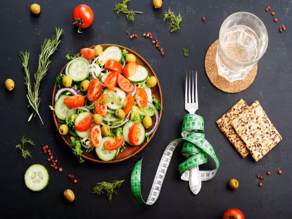 Chọn ăn các thực phẩm ít béo, thân thiện với đùi là một yêu cầu thiết yếu để có đôi chân thon thả.