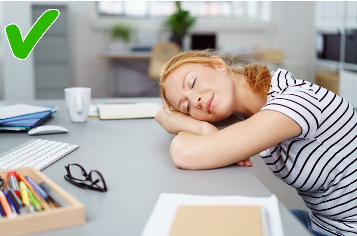 Giấc ngủ ngắn: Chỉ cần giấc ngủ nhắn 10 phút cũng có thể thúc đẩy năng lượng cho bạn hoạt động tích cực hơn.