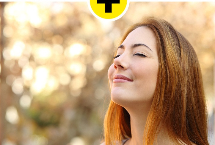 Vươn vai và hít thở. Cách này sẽ giúp cung cấp oxy đến não của bạn, làm giảm các cơ căng thẳng và thậm chí loại bỏ độc tố khỏi các mô.