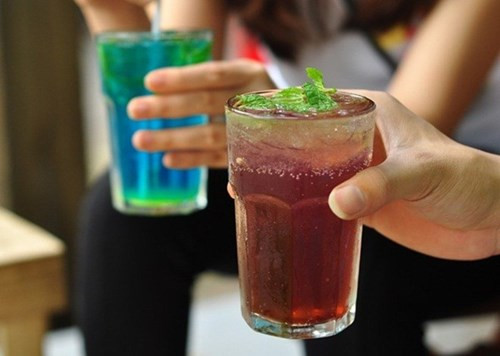 Giảm nguy cơ viêm bàng quang: Uống nước ngọt khiến bạn buồn tiểu thường xuyên hơn. Điều này kích thích bàng quang và có thể gây viêm nhiễm đường tiểu. Ảnh: Internet.