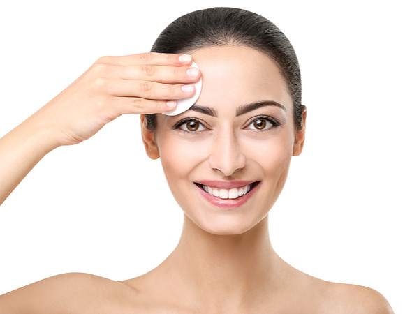 Retinol là một loại vitamin A được tìm thấy trong nhiều sản phẩm chống lão hóa. Đây là một thành phần mà bạn cần tìm kiếm khi mua một sản phẩm chống lão hóa.