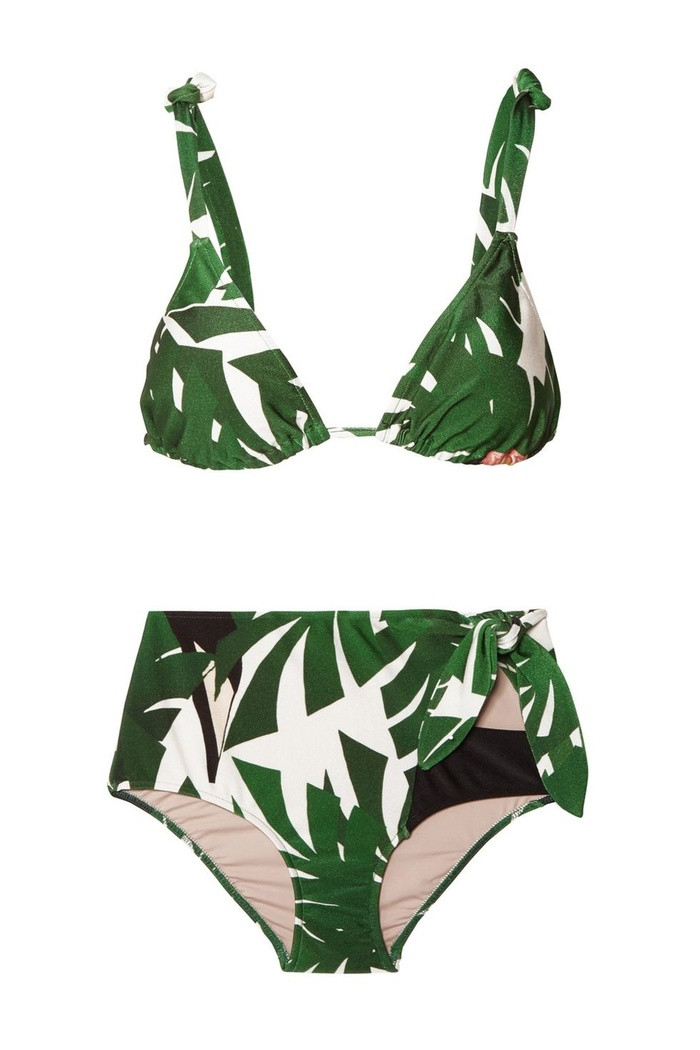 Bikini in lá Bộ bikini in lá này tôn lên vóc dáng nóng bỏng cho phái đẹp trong ngày hè đầy nắng và gió.