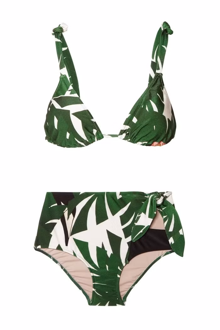 Bikini in lá Bộ bikini in lá này tôn lên vóc dáng nóng bỏng cho phái đẹp trong ngày hè đầy nắng và gió.