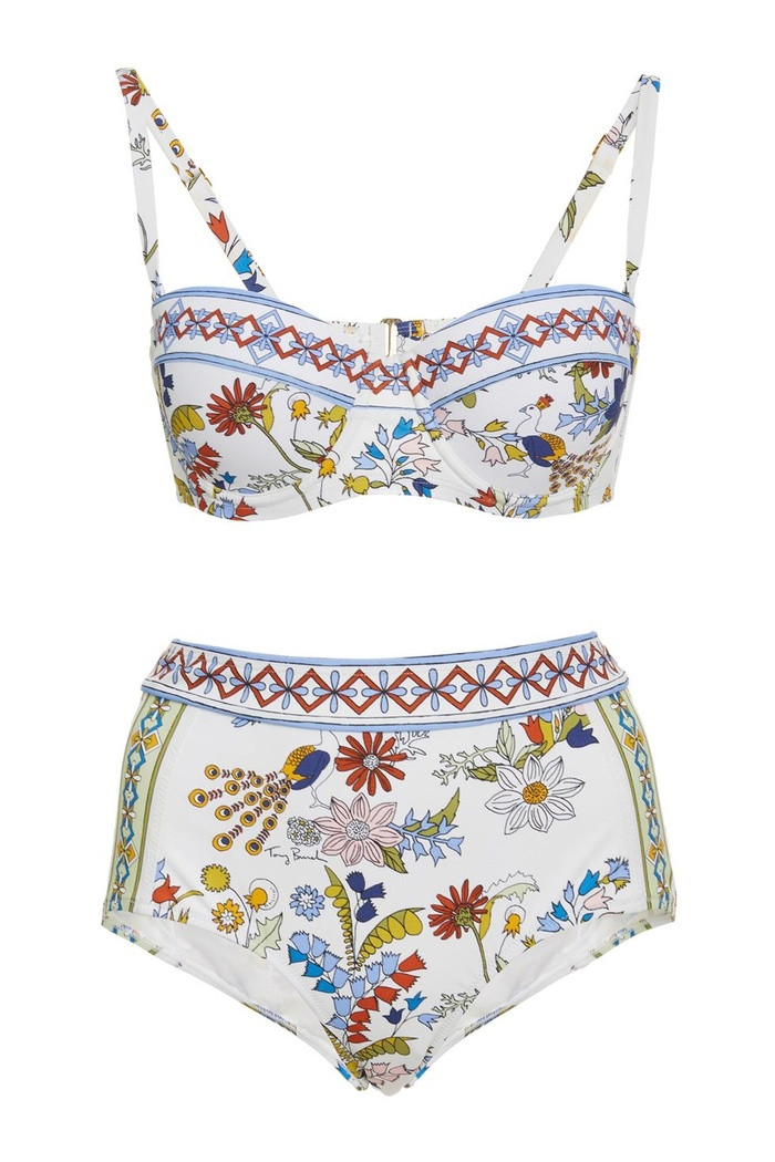 Bikini cúp ngang cạp cao Bikini cạp cao cúp ngang không chỉ tạo vẻ ngoài cổ điển mà còn giúp ngực chị em thêm đầy đặn và quyến rũ hơn. Đây là lựa chọn hoàn hảo dành cho những cô nàng thích sự phá cách và trẻ trung.