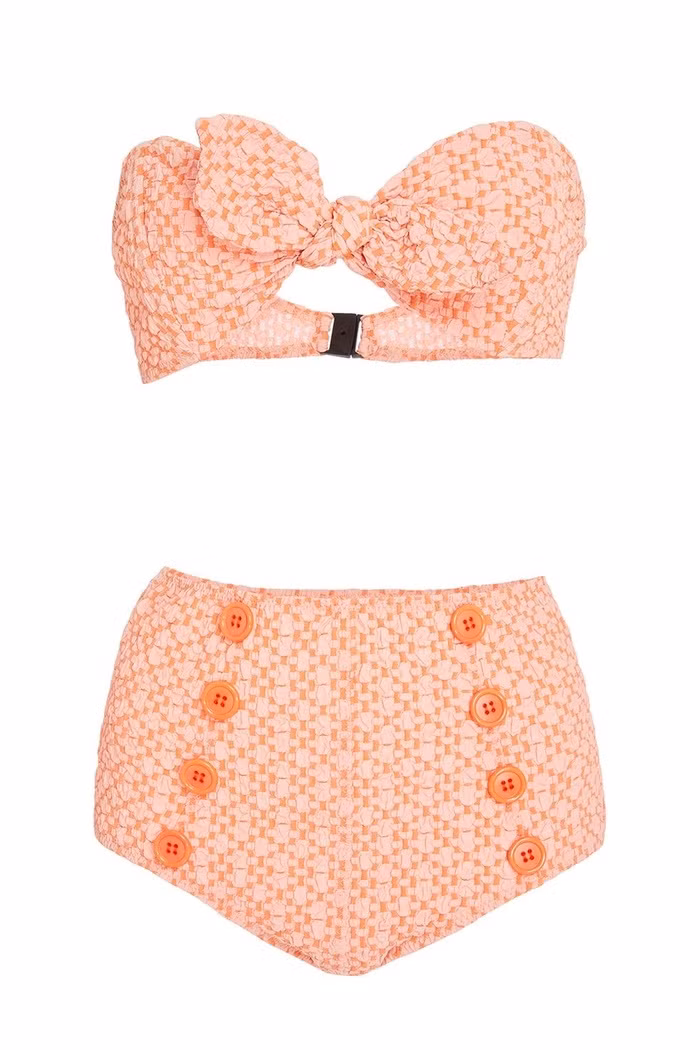 Bikini nơ Bikini gắn nơ không chỉ giúp bạn gái khéo léo che khuyết điểm mà còn tăng thêm phần nữ tính và gọn gàng.