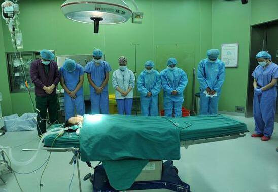 Cả 2 vợ chồng đã không thể chống chọi được với căn bệnh.