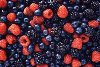 Các loại quả mọng nên cất trữ khô và khi nào ăn mới đem đi rửa sạch.