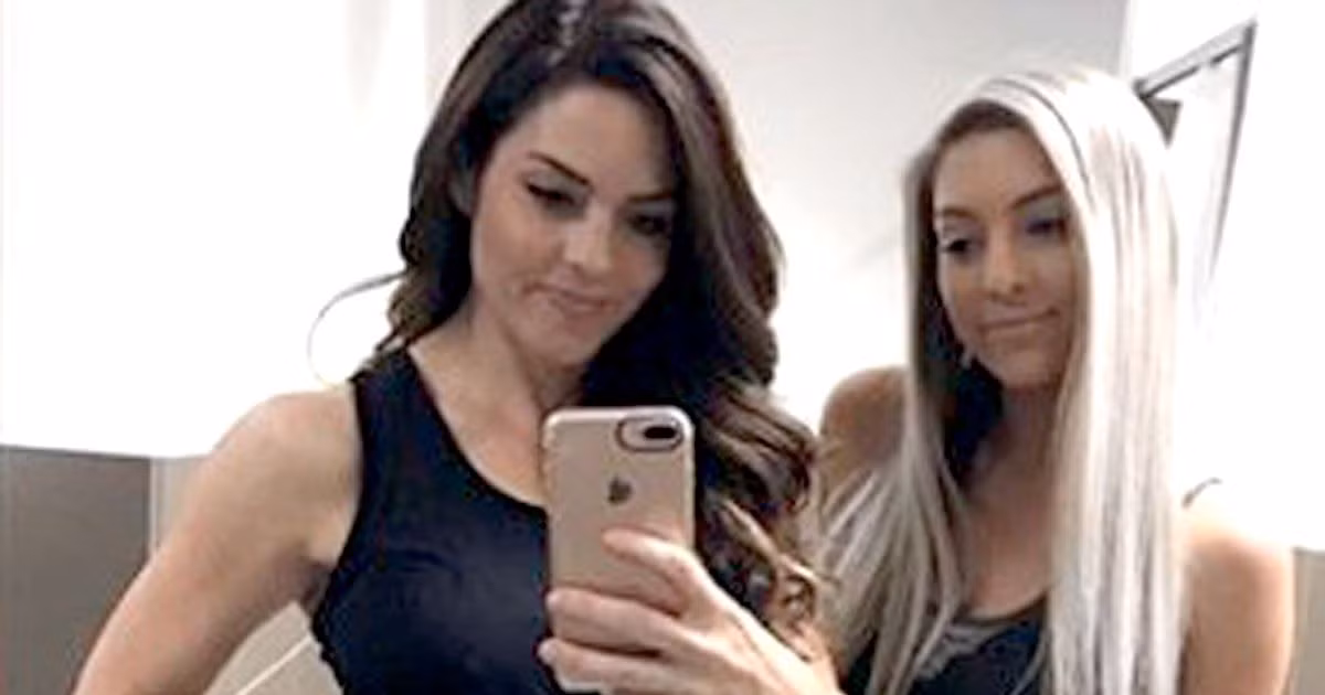 Nói về bí quyết giữ vóc dáng thon gọn và trẻ trung ở tuổi 43 của mình, Jessica cho hay cô ấy đến phòng tập ba lần một tuần và có chế độ ăn phù hợp.