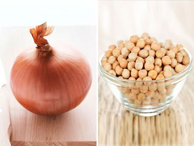 Hành tây và đậu gà: Theo một nghiên cứu được công bố trên Tạp chí Agricultural and Food Chemistry năm 2010, các hợp chất lưu huỳnh trong hành tây, tỏi và tỏi tây có thể giúp bạn hấp thu nhiều sắt và kẽm từ ngũ cốc, các loại đậu hơn.