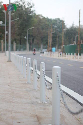 Những chỗ rào vỉa hè là khu vực không có nhà dân.
