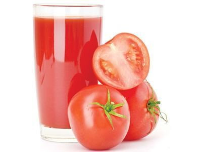 Cách giải ngộ độc rượu bia nhanh nhất, dễ làm nhất là uống một cốc nước ép cà chua chín. Vì cà chua sẽ bổ sung nhiều nguyên tố giúp cơ thể bạn phục hồi nhanh.