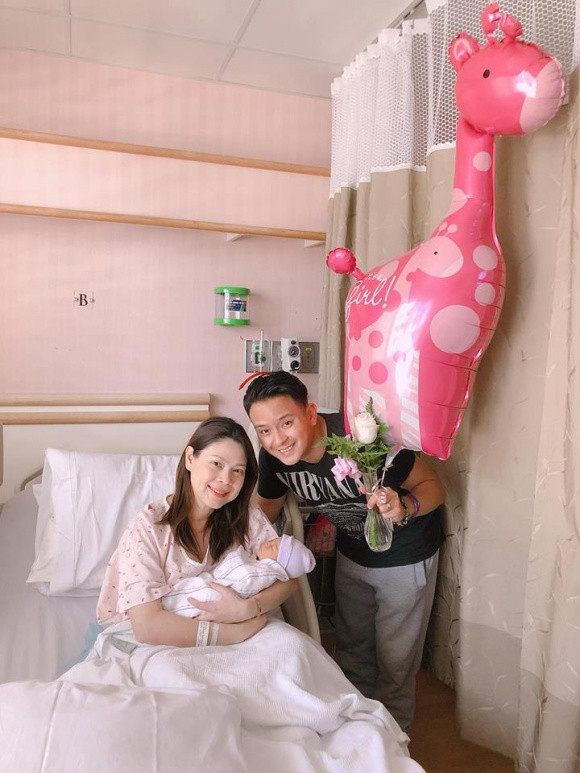 Nữ ca sĩ Thanh Thảo hạnh phúc khi được làm mẹ ở tuổi 41.