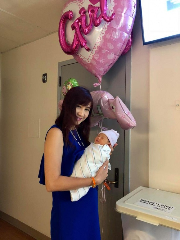 Mới đây, diễn viên Hiền Mai và một số bạn bè, người thân của Thanh Thảo đã đến thăm mẹ con cô.