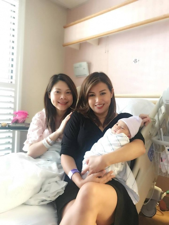 Qua hình ảnh có thể thấy, con gái có nhiều điểm giống với Thanh Thảo đặc biệt là đôi mắt, chiếc mũi.