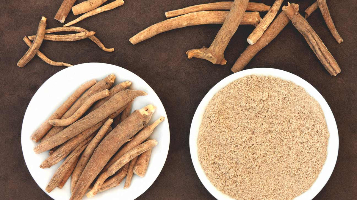 Ashwagandha (sâm Ấn Độ) là một loại dược liệu có hiệu quả trong điều trị xuất tinh sớm ở nam giới. Lấy một nửa thìa cà phê bột ashwagandha và trộn nó vào một cốc sữa dê, uống hai lần/ngày. Lưu ý: Sữa dê có hiệu quả hơn sữa bò.
