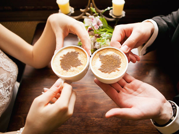 Để tránh nhức đầu khi ngủ dậy, cố gắng không nên uống quá nhiều cà phê.