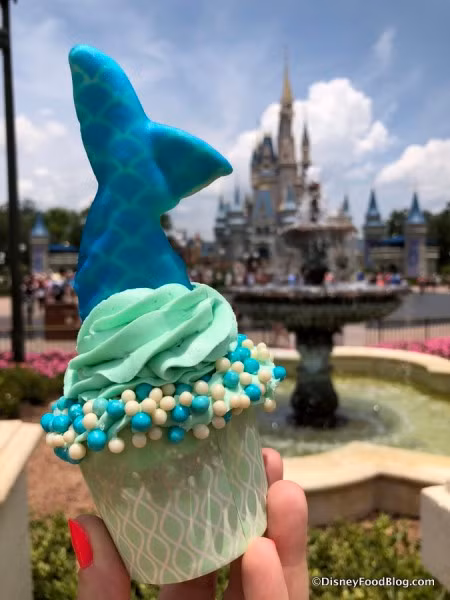 Không chỉ có hình dáng và màu sắc đẹp, chiếc bánh còn được nhận xét là rất mềm, ngọt và tan chảy trong miệng bạn.