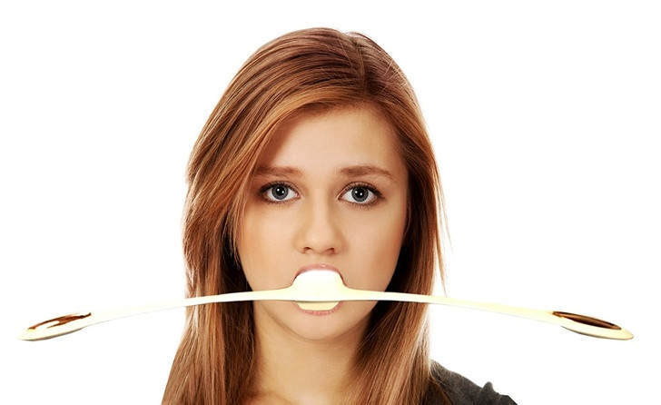 Thiết bị luyện cơ mặt được cho là sẽ giúp làn da trông trẻ hơn và các cơ mặt săn chắc hơn. Bạn chỉ cần giữ thiết bị trong miệng và nhịp nhàng gật đầu trong 30 giây.