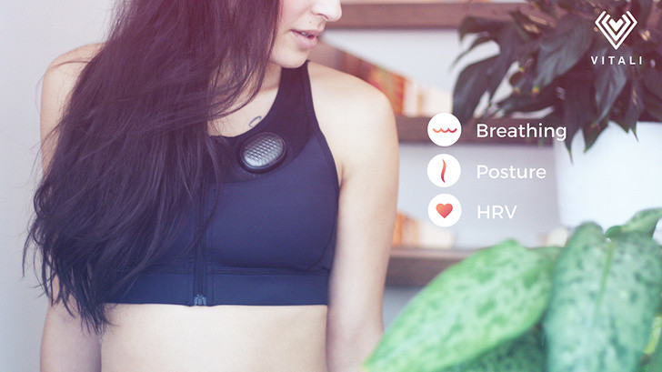 Áo ngực thông minh (Vitali Smart Bra) không chỉ nâng ngực mà còn theo dõi tư thế, nhịp thở và nhịp tim của phụ nữ.