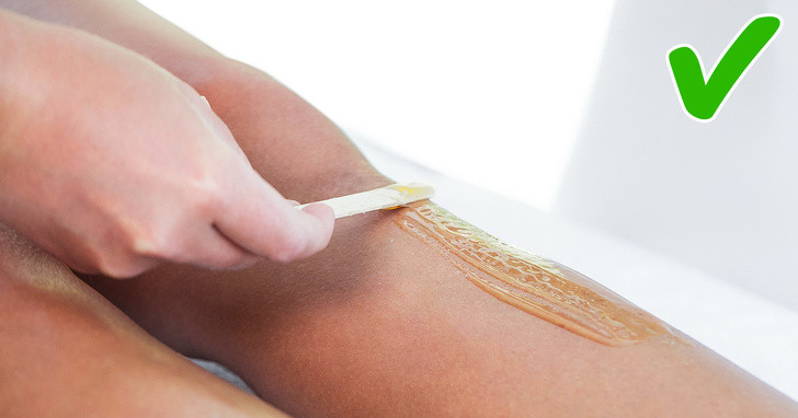 Thay thế cho kem cạo râu: Muốn tự làm kem cạo râu tự nhiên thì chỉ cần trộn mật ong và nước ấm. Độ nhớt của mật ong sẽ ngăn ngừa kích ứng và giúp dưỡng ẩm cho da. Ảnh: BS.