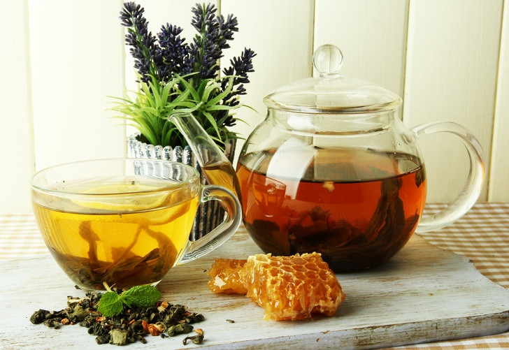 Tăng cường trao đổi chất: Một trong những tác dụng bất ngờ của mật ong là giúp tăng tốc độ trao đổi chất, nhờ đó giảm cân. Bạn có thể kết hợp mật ong với trà xanh.