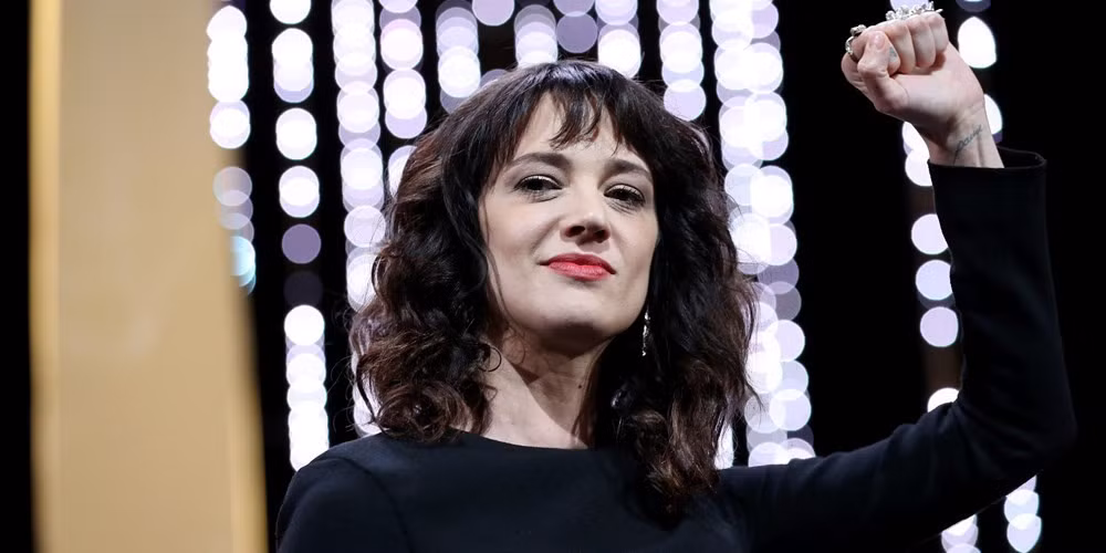 Asia Argento đọc bài phát biểu gây chấn động ở LHP Cannes. Ảnh: Getty Images.