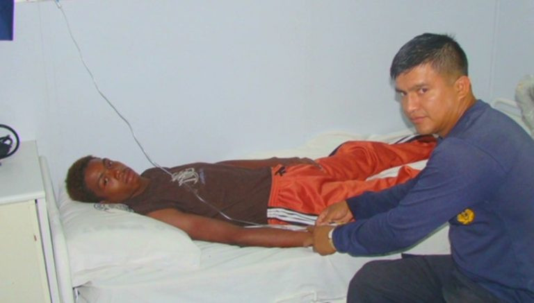 Adrian Vasquez cùng hai người bạn đi câu cá đêm ngoài khơi bờ biển Panama vào năm 2012 và không may bị cuốn ra biển. Ngư dân gần quần đảo Galapagos phát hiện Adrian, người sống sót duy nhất, 22 ngày sau đó. Ảnh: BDT.