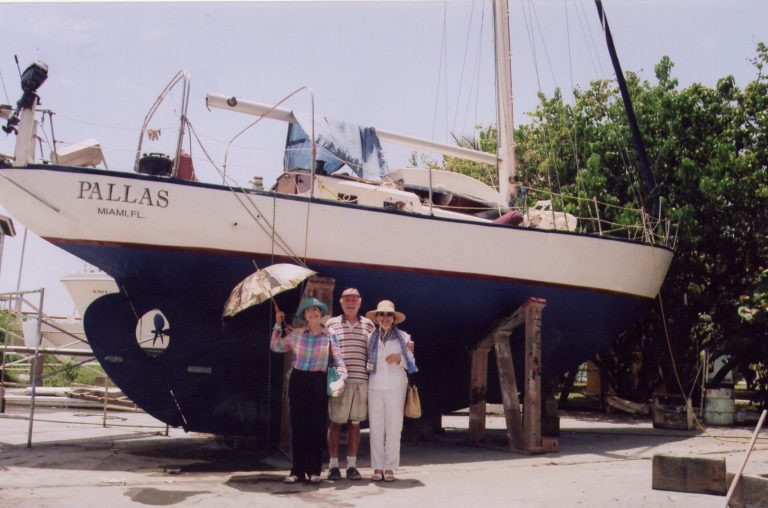 William và Simone Butler bị cá voi tấn công thuyền vào năm 1989. May mắn họ đã lấy được máy lọc nước và cần câu trước khi rời bỏ tàu. Những đồ vật này giúp họ sống sót trên biển 66 ngày.