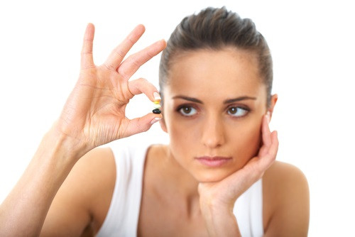 Nhiều người uống thuốc thấy ngực có vẻ căng tròn hơn là do tác dụng phụ của estrogen gây giữ nước, gây béo giả. Nếu phụ nữ uống thuốc tránh thai khẩn cấp nhiều lần cũng có hiện tượng căng ngực do tác dụng của hormon nữ cao có trong thuốc. Tuy nhiên, nếu ngừng thuốc, hiện tượng căng ngực này sẽ hết chứ không làm ngực phát triển.