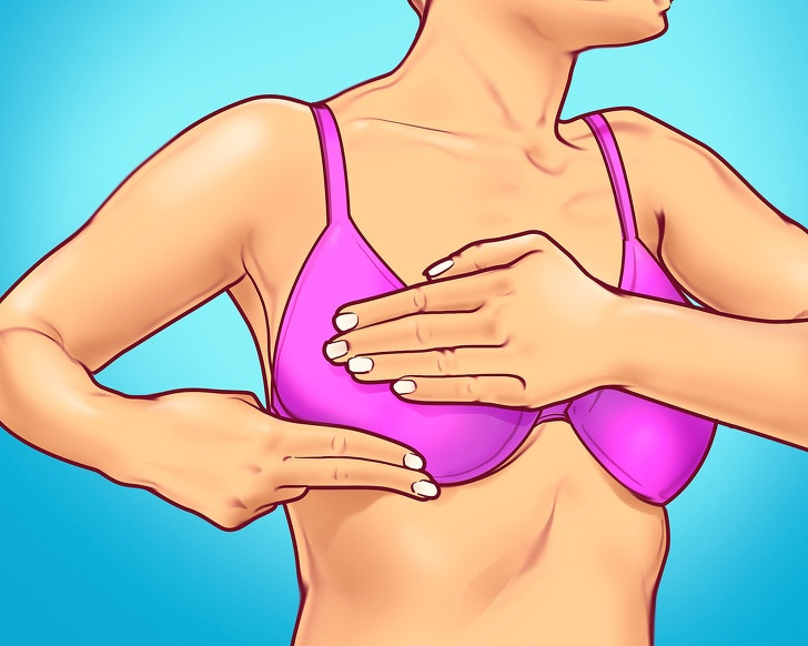 Thay đổi ở vú: Mỗi phụ nữ nên tự khám vú mỗi tháng một lần. Nếu nhận thấy ngực có bất kỳ thay đổi nào (màu sắc, hình dạng, cục u), thì nên đi khám ngay.