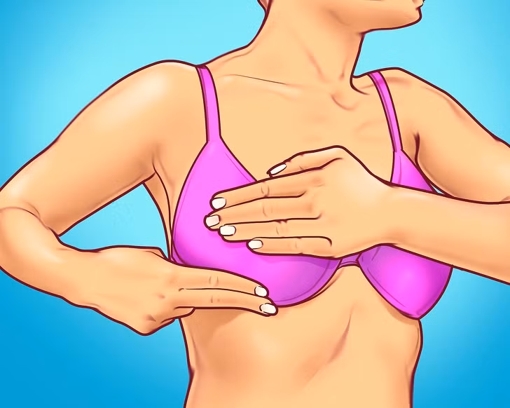 Thay đổi ở vú: Mỗi phụ nữ nên tự khám vú mỗi tháng một lần. Nếu nhận thấy ngực có bất kỳ thay đổi nào (màu sắc, hình dạng, cục u), thì nên đi khám ngay.