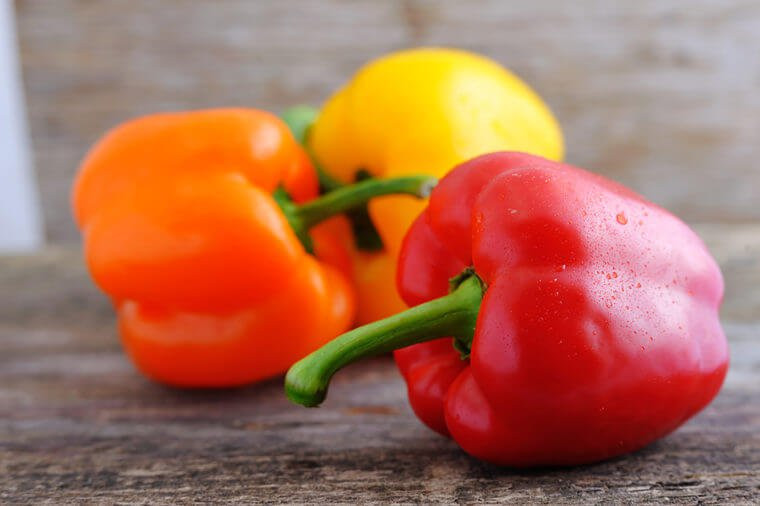 Ớt chuông giàu vitamin C, một thành phần thiết yếu trong việc sản xuất collagen của cơ thể. Nhờ vậy, làn da duy trì độ đàn hồi và chống lại các dấu hiệu lão hóa.