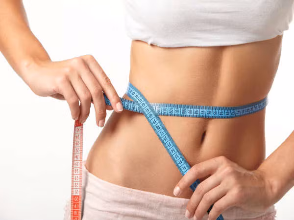 Gelatin không có chất béo và ít carbohydrate. Nhiều nghiên cứu đã chỉ ra rằng dùng gelatin sẽ giúp giảm sự thèm ăn, giúp bạn giảm cân.