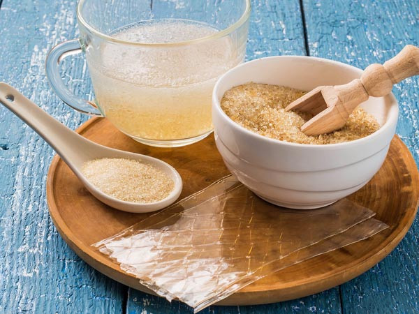 Gelatin cũng có một lượng nhỏ các vitamin và khoáng chất như folate, phốt pho, canxi và natri.