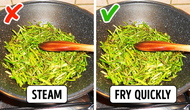 Măng tây: Nếu bạn chiên măng tây trong 5-7 phút, bạn sẽ giữ được nhiều vitamin và chất chống oxy hóa hơn là ăn hấp.