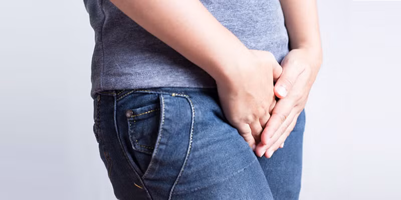 Vấn đề về tiết niệu: “Vùng kín” khô hạn làm tăng khả năng bị nhiễm trùng trước mãn kinh. Các triệu chứng khác của tiền mãn kinh bao gồm cơ xương chậu yếu, kiểm soát bàng quang giảm, và đi tiểu thường xuyên.