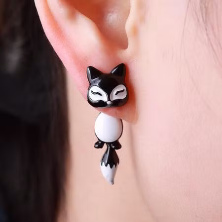 Chiếc bông tai hình con cáo siêu dễ thương.