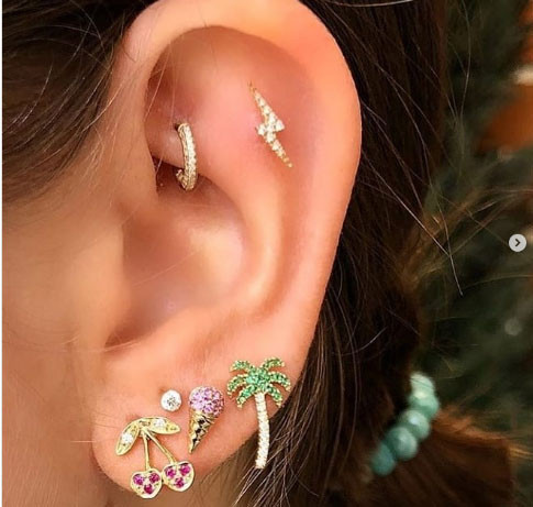 Nếu không biết nên chọn mẫu hoa tai nào hợp thì bạn có thể đeo cả bộ thế này.